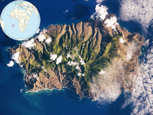 Imagem da NASA da ilha remota, que ainda é britânica, habitada por quase 5.000 pessoas