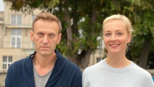 Alexei Navalny en Berlín con su esposa Yulia, 2 de octubre de 2020.