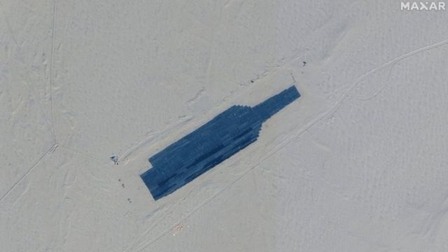 Imagem de satélite mostra alvo de uma transportadora em Ruoqiang, Xinjiang, China