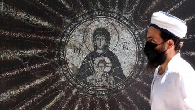 کلیسای منجی مقدس (خورا) یکی از مهمترین کلیساهای دوران بیزانس به شمار میرود.