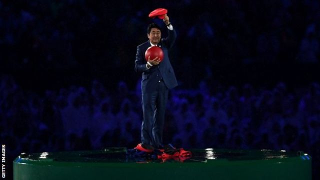 「マリオ」としてマラカナン競技場に登場した安倍晋三首相