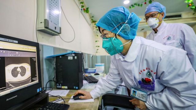 Médicos en Wuhan