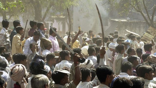 لمدة ثلاثة أيام متواصلة في عام 2002 ، هاجت العصابات من الهندوس في ولاية غوجارات ضد المسلمين.