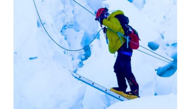 Cô cho biết thác băng Khumbu rất nguy hiểm, nếu leo trưa nắng nguy cơ băng mềm và đổ xuống đầu rất cao
