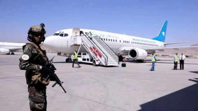 نیروهای طالبان امنیت فرودگاه کابل را در دست دارند