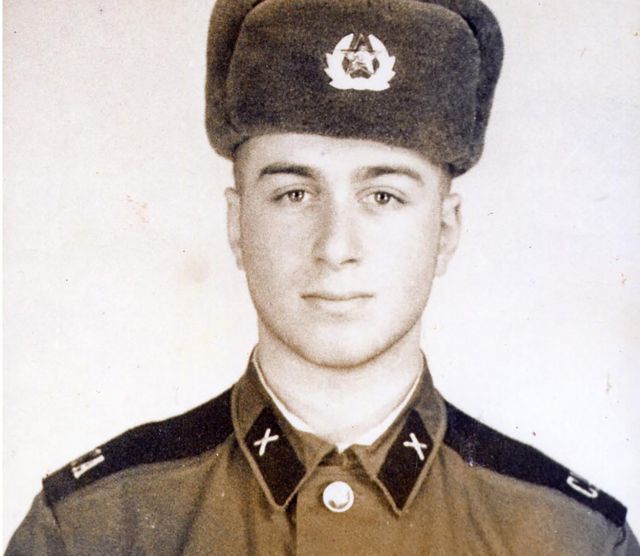 Roman Abramoviç genç bir askerken.