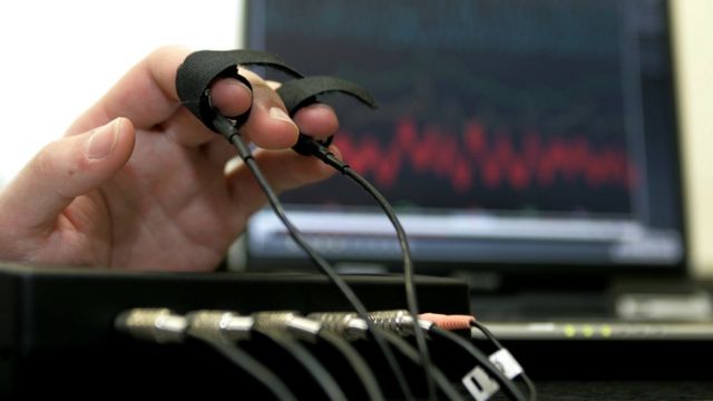 Футболистов российского клуба впервые проверили на детекторе лжи - BBC ...