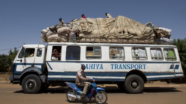 Un bus quittant la ville de Gao en 2013 (illustration).