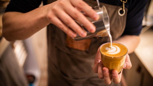 14 maneras de preparar una mejor taza de café en casa, según expertos