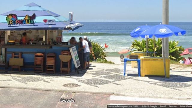 Imagem do Google Street View mostra quiosque em frente a praia