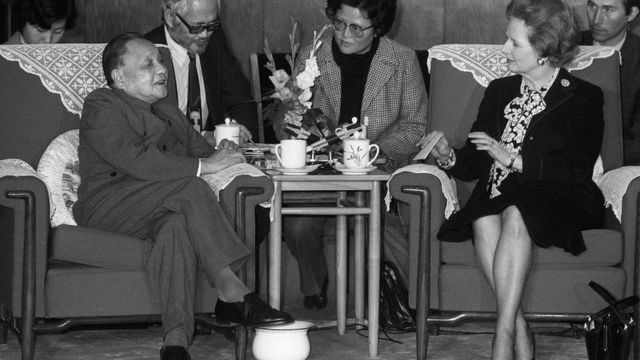 1984年12月19日，中国领导人邓小平会见英国首相撒切尔夫人。