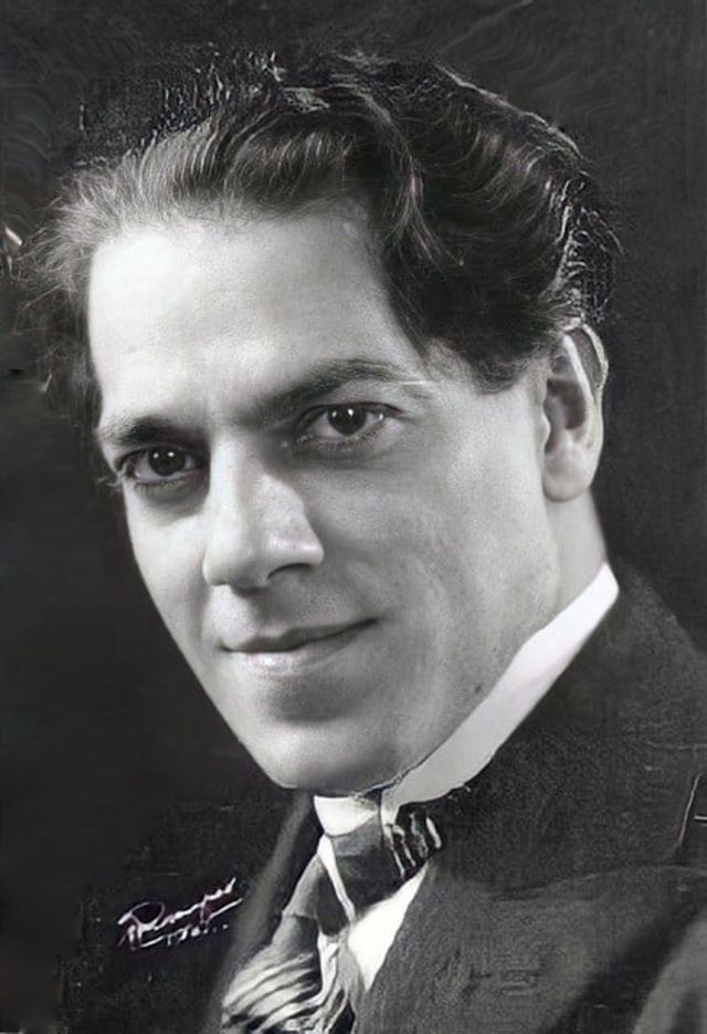 Heitor Villa-Lobos, em retrato de 1922. O maestro foi vaiado por calçar um chinelo na Semana de Arte Moderna