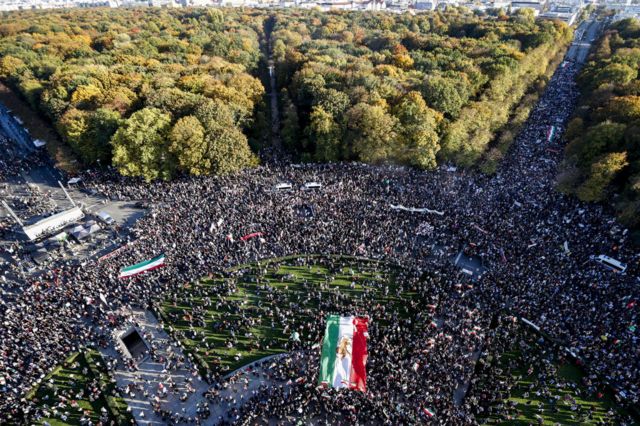 یکی از بزرگترین تجمع‌های ایرانیان مهاجر در همبستگی با اعتراض‌های داخل کشور در شهر برلین، پایتخت آلمان برگزار شد