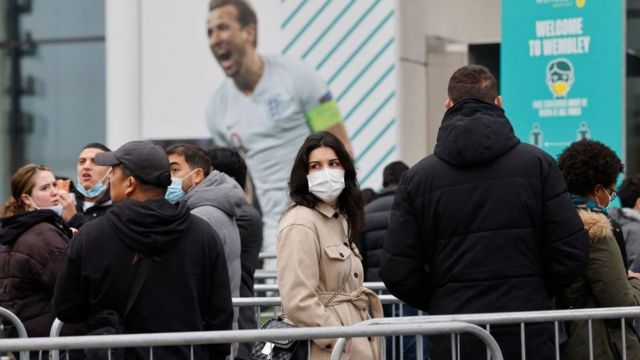 Centro de vacunación masiva en el estadio de Wembley en Londres, Reino Unido.