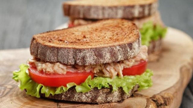 Sanduíche de atum