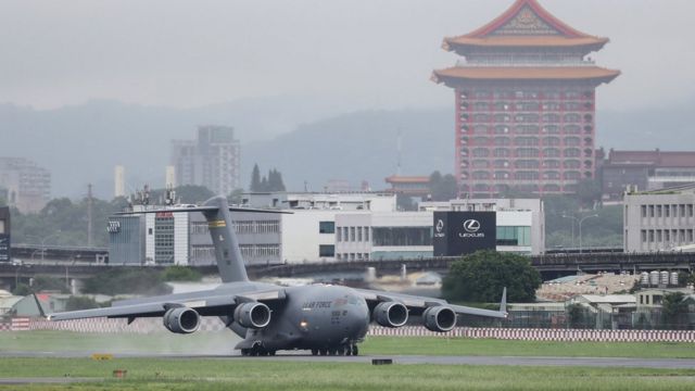 美國空軍一架運輸機抵達台灣