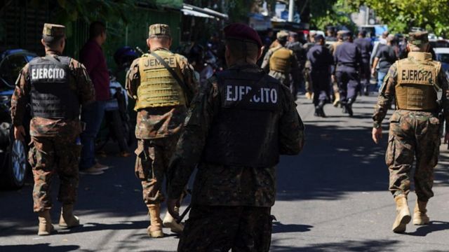 Ejército de El Salvador busca presuntos pandilleros