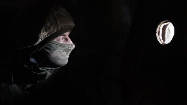 Soldado ucraniano nas proximidades da cidade de Svitlodarsk