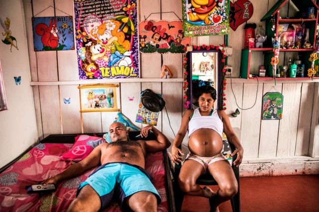 беременная женщина - бывший боец колумбийской группировки ФАРК