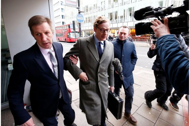 Alexander Nix, CEO of Cambridge Analytica arrives at the offices of Cambridge Analytica in central London, Britain, March 20, 2018. REUTERS/Henry Nicholls