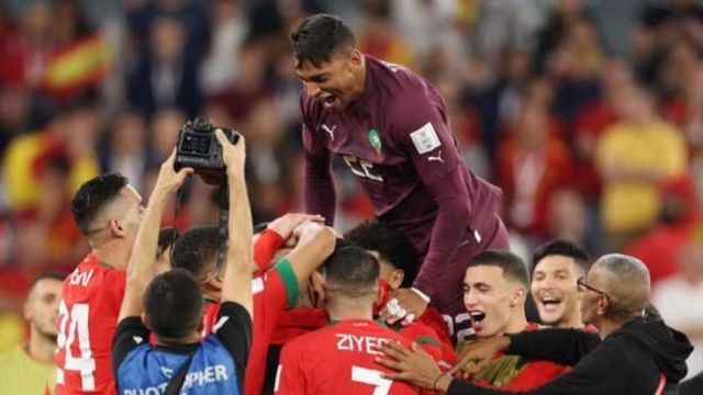 منخب المغرب يحتفل بالفوز على إسبانيا