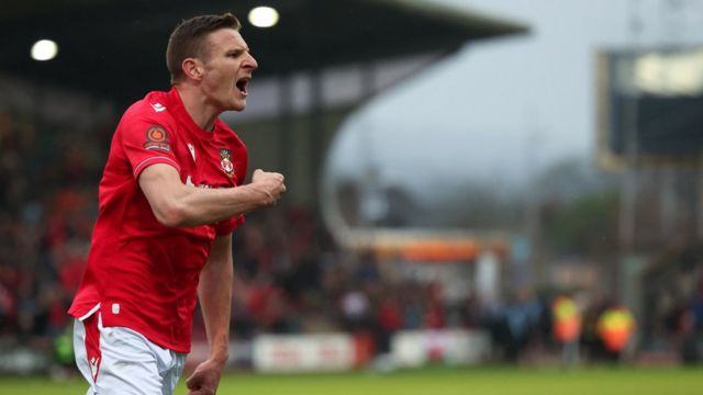 Wrexham: Wrexham promoted to Football League - BBC Newsround