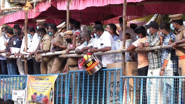 ஜல்லிக்கட்டுப் போட்டியை பாதுகாப்பாக நடத்தும் முனைப்பில் காவல் துறையினர்