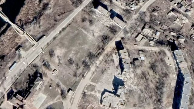 Спутниковая фотография разрушенного многоквартирного дома
