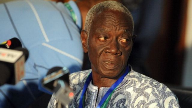 Kwadwo Afari-Gya, le président de la commission électorale, et ses collègues vont revoir les dossiers de candidature de 13 prétendants à la présidence ghanéenne.
