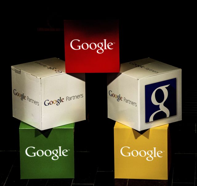 Logotipos de Google en unas cajas de colores