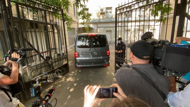 Микроавтобус, в котором Сафронова привезли в Лефортовский суд