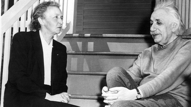 Irene Curie y Albert Einstein