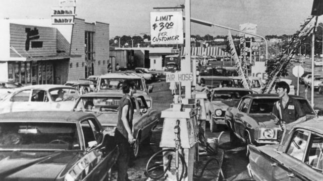 Line to put gas in a service station in 1974 in the USA