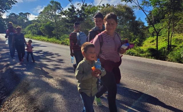 Migrantes caminando
