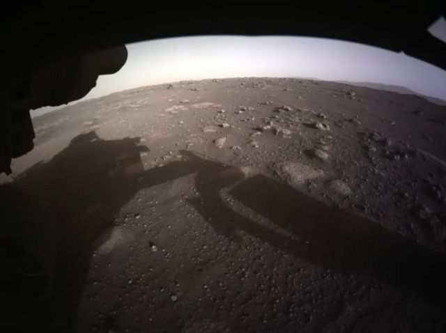 Color photo of Mars sent by Perseverance.