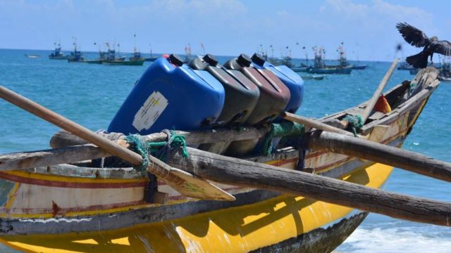 இலங்கை நெருக்கடி மீனவர்கள்