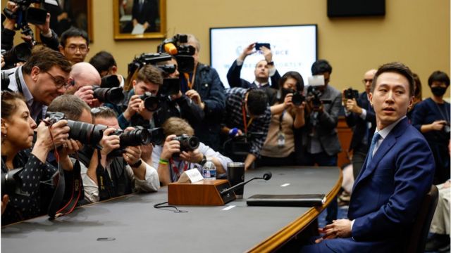 TikTok首席执行官周受资出席美国众议院能源和商业委员会（US House Committee on Energy and Commerce）的听证会。(photo:BBC)