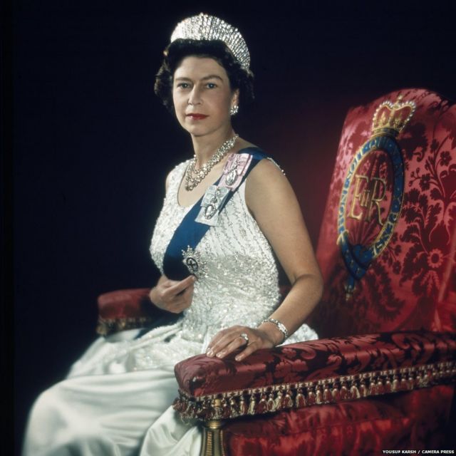 Rainha Elizabeth 2ª fotografada por Yousuf Karsh em 1966