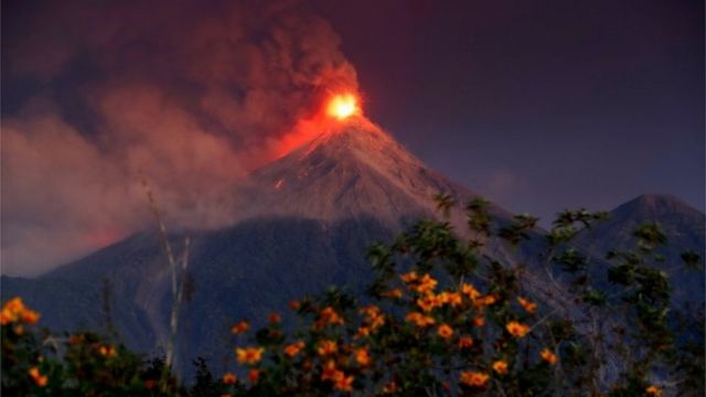 Volcán de Fuego en Guatemala: las impresionantes imágenes de la nueva  erupción que obligó a evacuar a unas  personas - BBC News Mundo