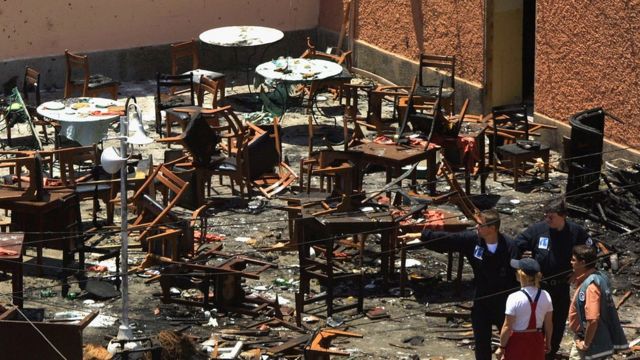 حطام أحد المقاهي التي تعرضت للتفجير في الدار البيضاء في 19 مايو/أيار 2003