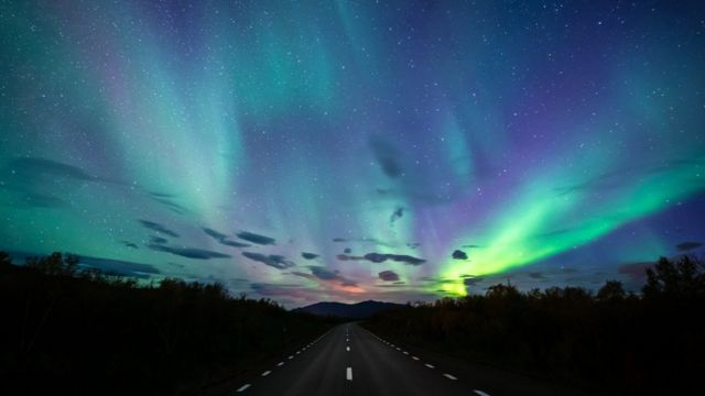 'Lubang Biru', Fenomena Langka Di Tengah Pemandangan Aurora Borealis ...