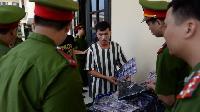 Các trại giam dành cho người thi hành án phạt tù, trại tạm giam dành cho người đang bị điều tra truy tố xét xử vẫn do Bộ Công an quản lý.