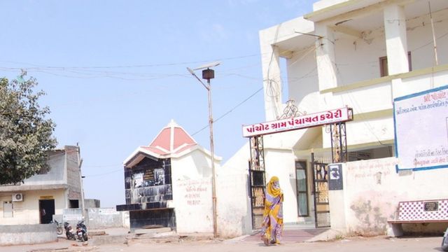 પંચાયતની તસવીર