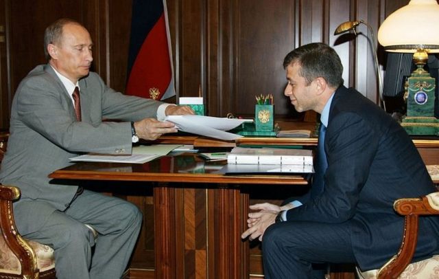 2005-ci ildə Vladimir Putin və Roman Abramoviç
