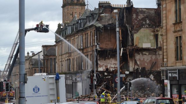 Body of man found after Pollokshields tenement fire - BBC News