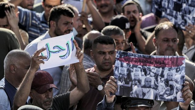 جانب من التظاهرات االمناهضة للسلطة الفلسطينية بعد وفاة الناشط المعارض نزار بنات في ظروف غامضة