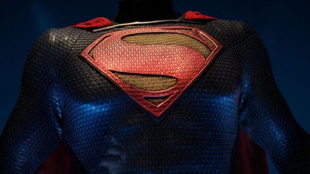 Henry Cavill abandona a capa de Super Homem
