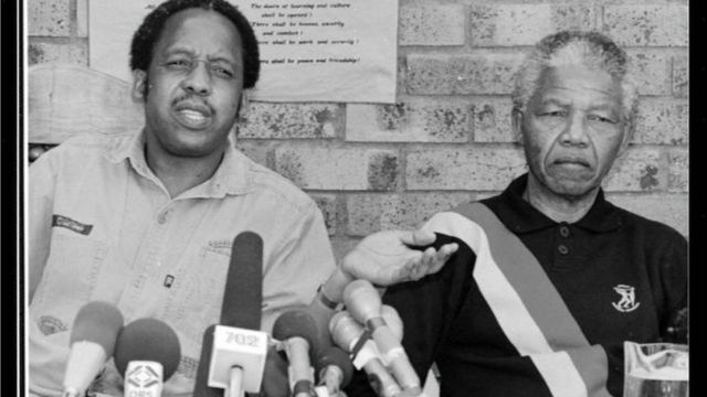 Chris Hani ari kumwe na Nelson Mandela