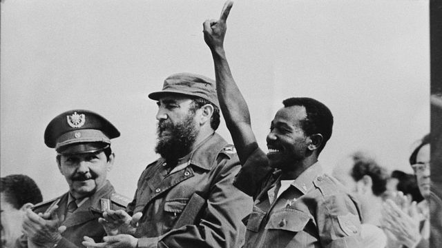 ከቀኝ ወደግራ - መንግሥቱ ኃይለማርያም፣ ፊደል ካስትሮ እና ራውል ካስትሮ