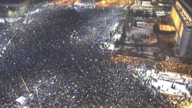 Hàng trăm nghìn người Romania xuống đường hồi tháng 1 để đòi toàn bộ chính phủ từ chức